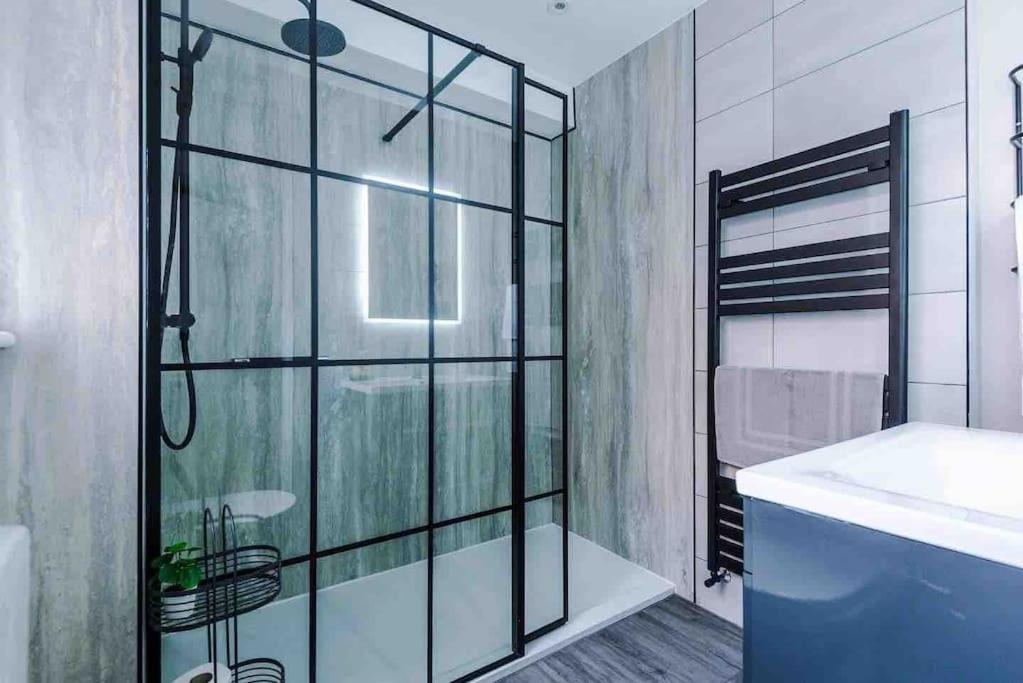 Sandileigh House By Yourstays - Luxurious 3 Bedroom House In אלטרינצ'אם מראה חיצוני תמונה