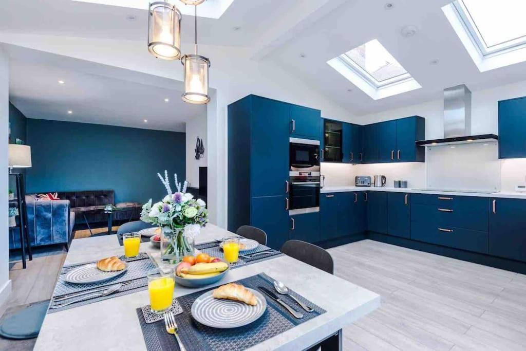 Sandileigh House By Yourstays - Luxurious 3 Bedroom House In אלטרינצ'אם מראה חיצוני תמונה