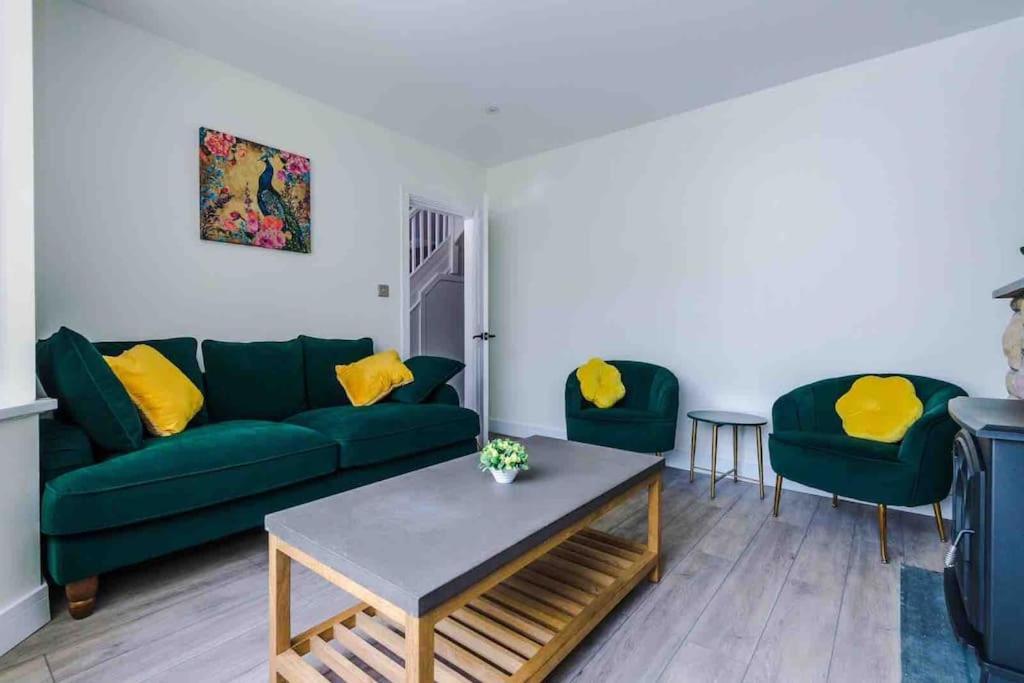 Sandileigh House By Yourstays - Luxurious 3 Bedroom House In אלטרינצ'אם מראה חיצוני תמונה